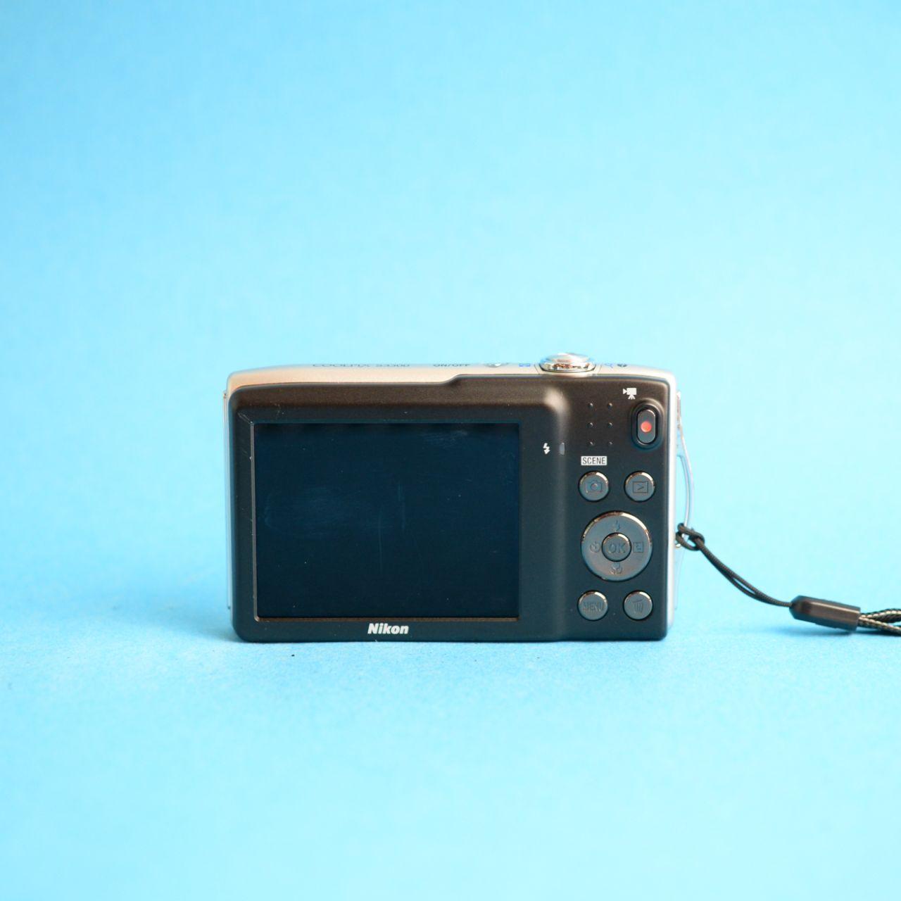 Nikon Coolpix S3300 Digital Camera | 16.0MP | Tested & Working | Silver