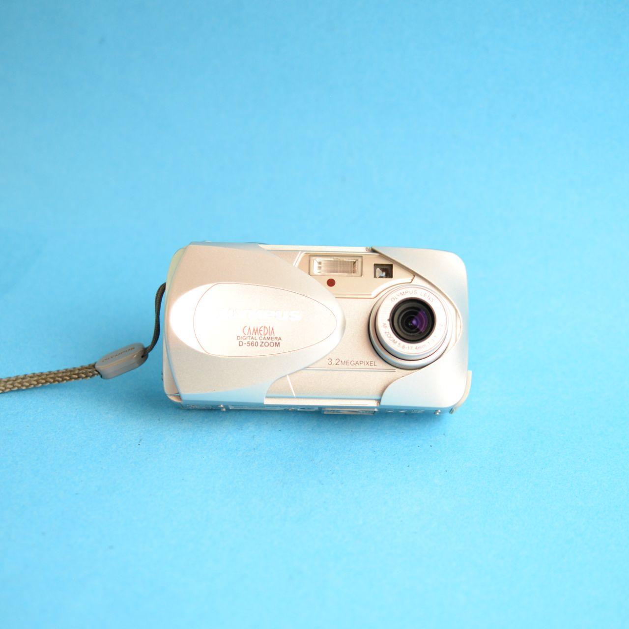 Olympus Camedia D-560 Zoom Digital Camera | 3.2MP | Tested & Working | Silver