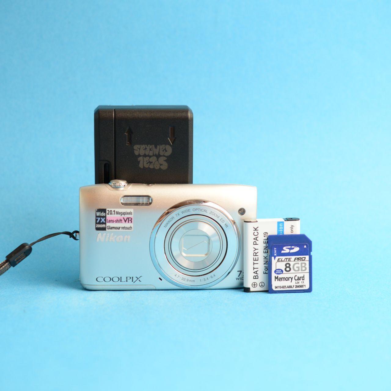 Nikon Coolpix S3500 Digital Camera | 20.1MP | Tested & Working | Silver