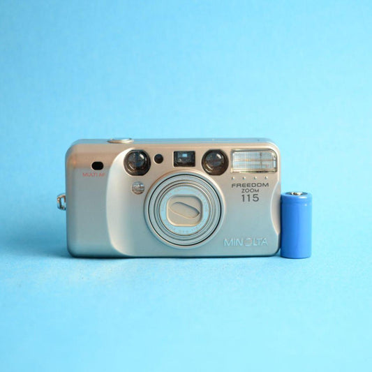 Minolta Freedom Zoom 115 Film Camera | 35mm Point & Shoot | Read Description | Silver
