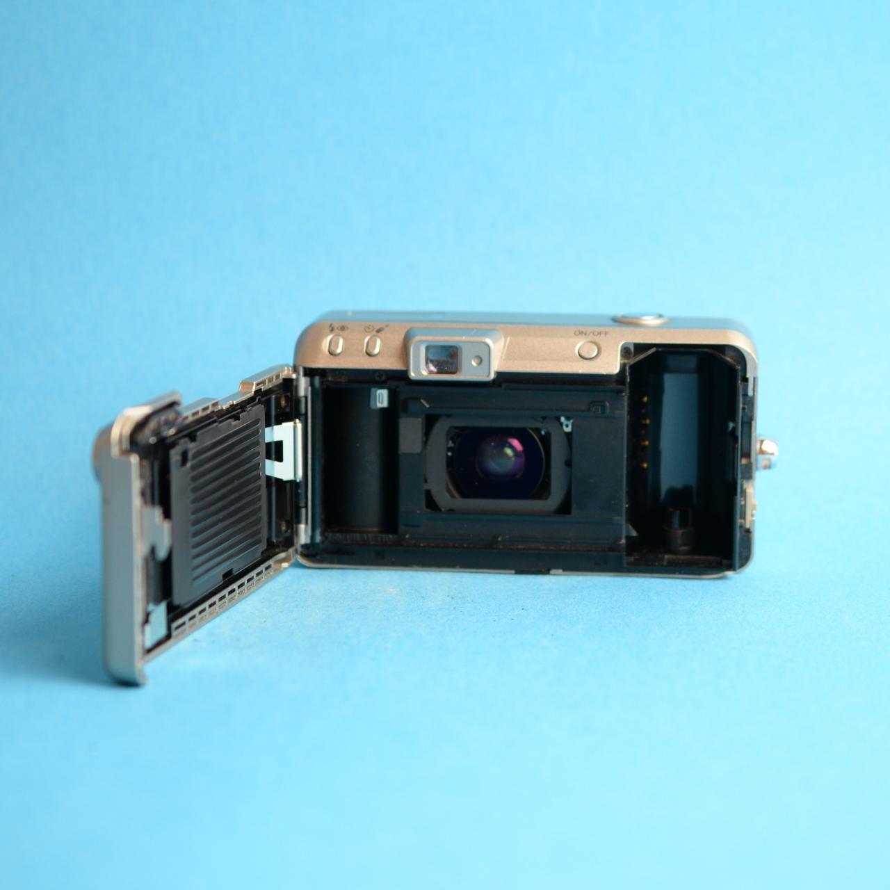 Minolta Freedom Zoom 115 Film Camera | 35mm Point & Shoot | Read Description | Silver