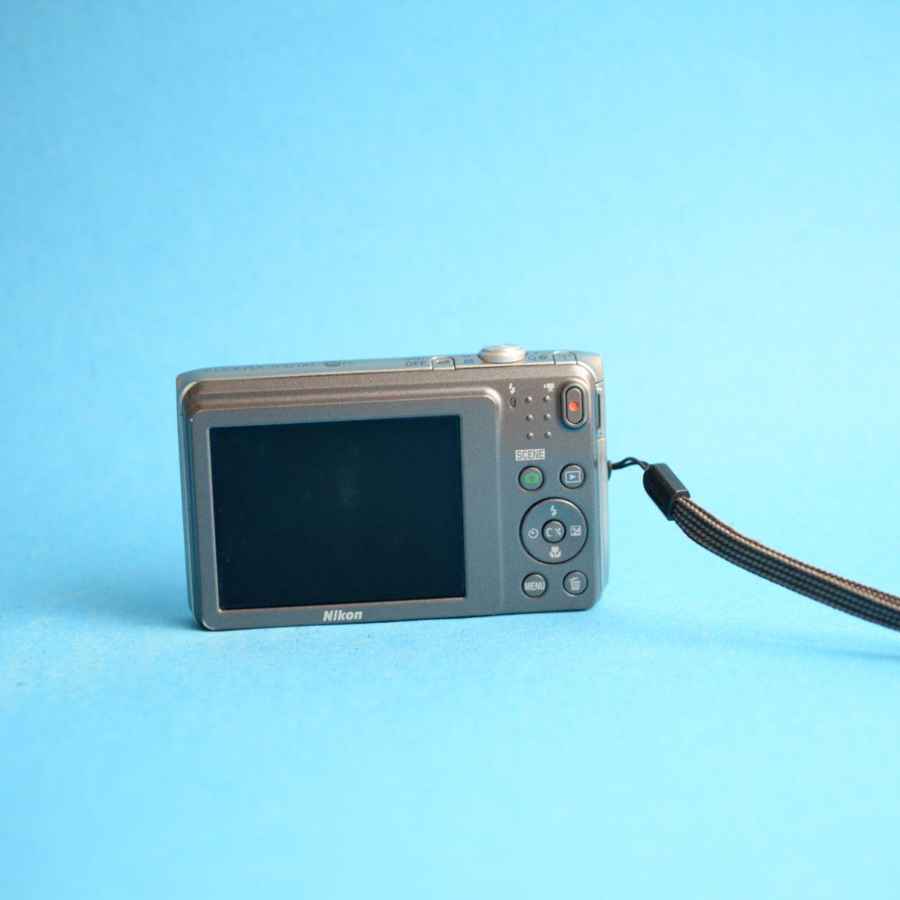 Nikon Coolpix S3700 Digital Camera | 20.1MP | Tested & Working | Silver