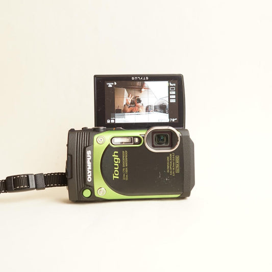 Olympus Stylus TG-870 Digital Camera | 16MP | Tested & Working | Green & Black