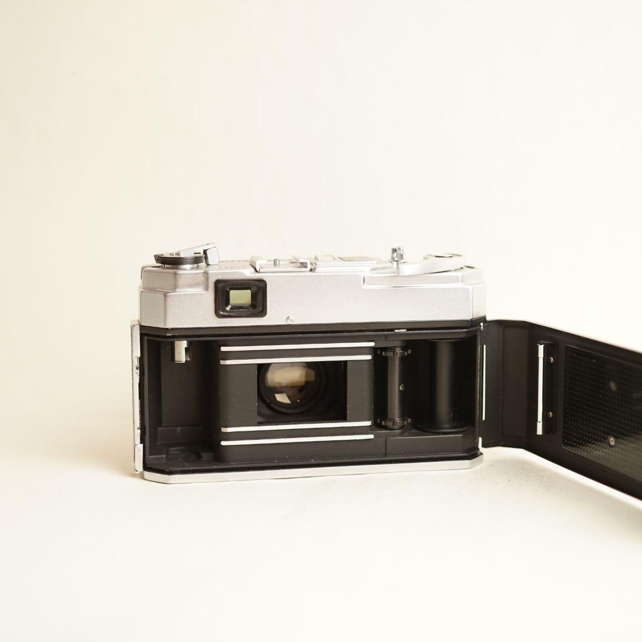 Beauty Lightomatic II Film Camera | 35mm Rangefinder | Read Description | Silver & Black