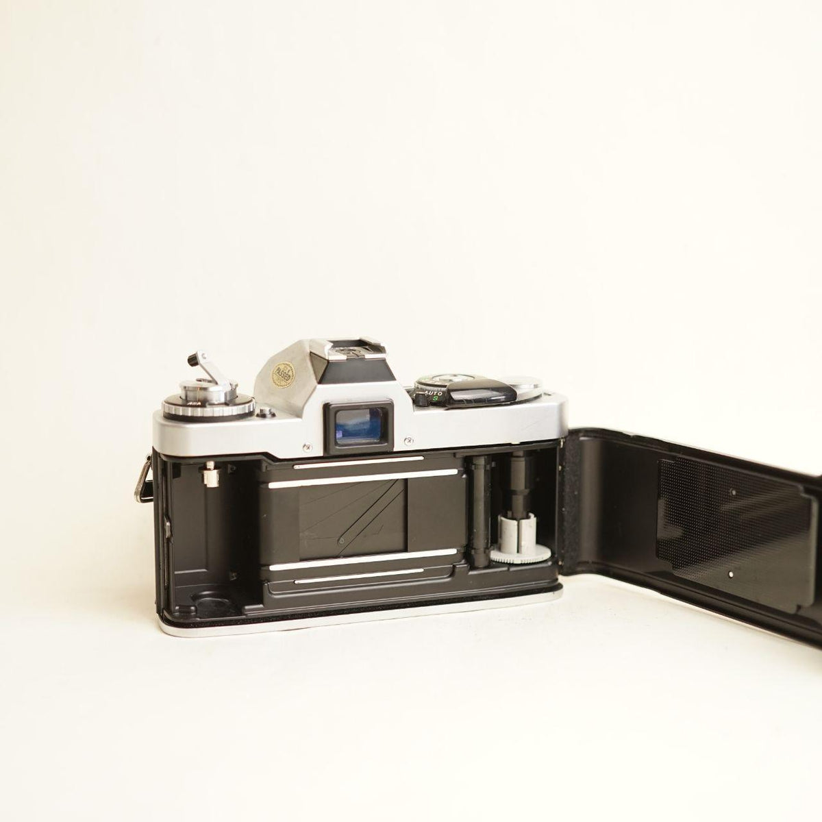 Minolta XD5 35mm Film Camera + Minolta MD 50mm f/1.7 Lens | Tested & Working