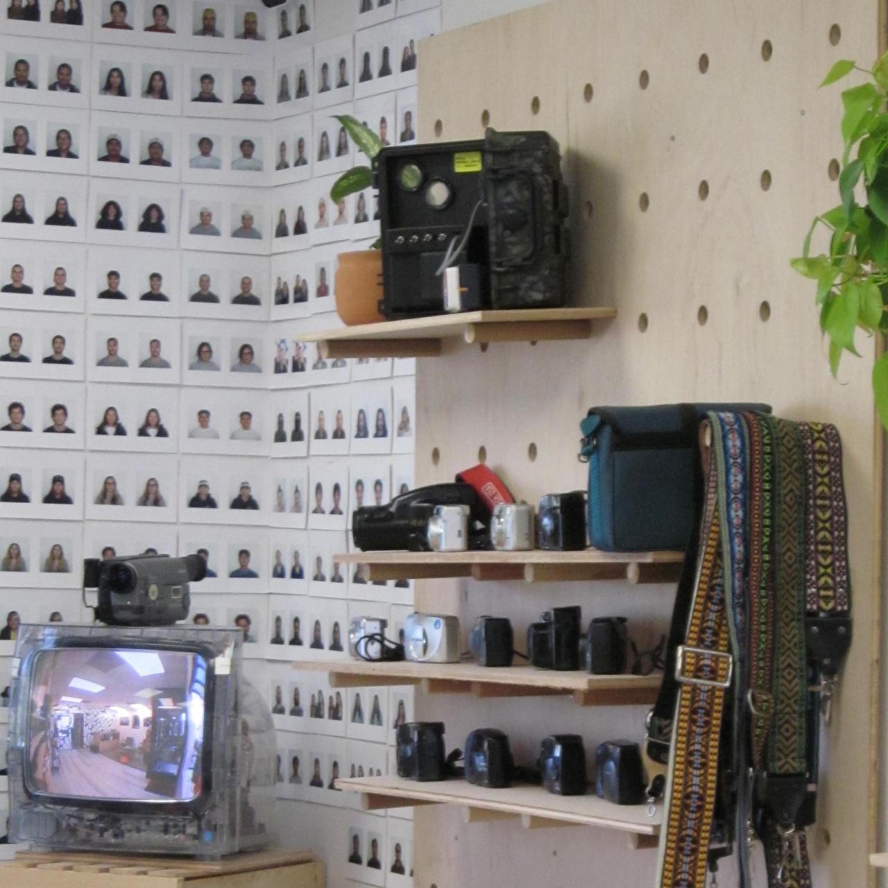 Canon PowerShot SD1300 IS Digital Camera | 12.1MP | READ DESCRIPTION | Blue