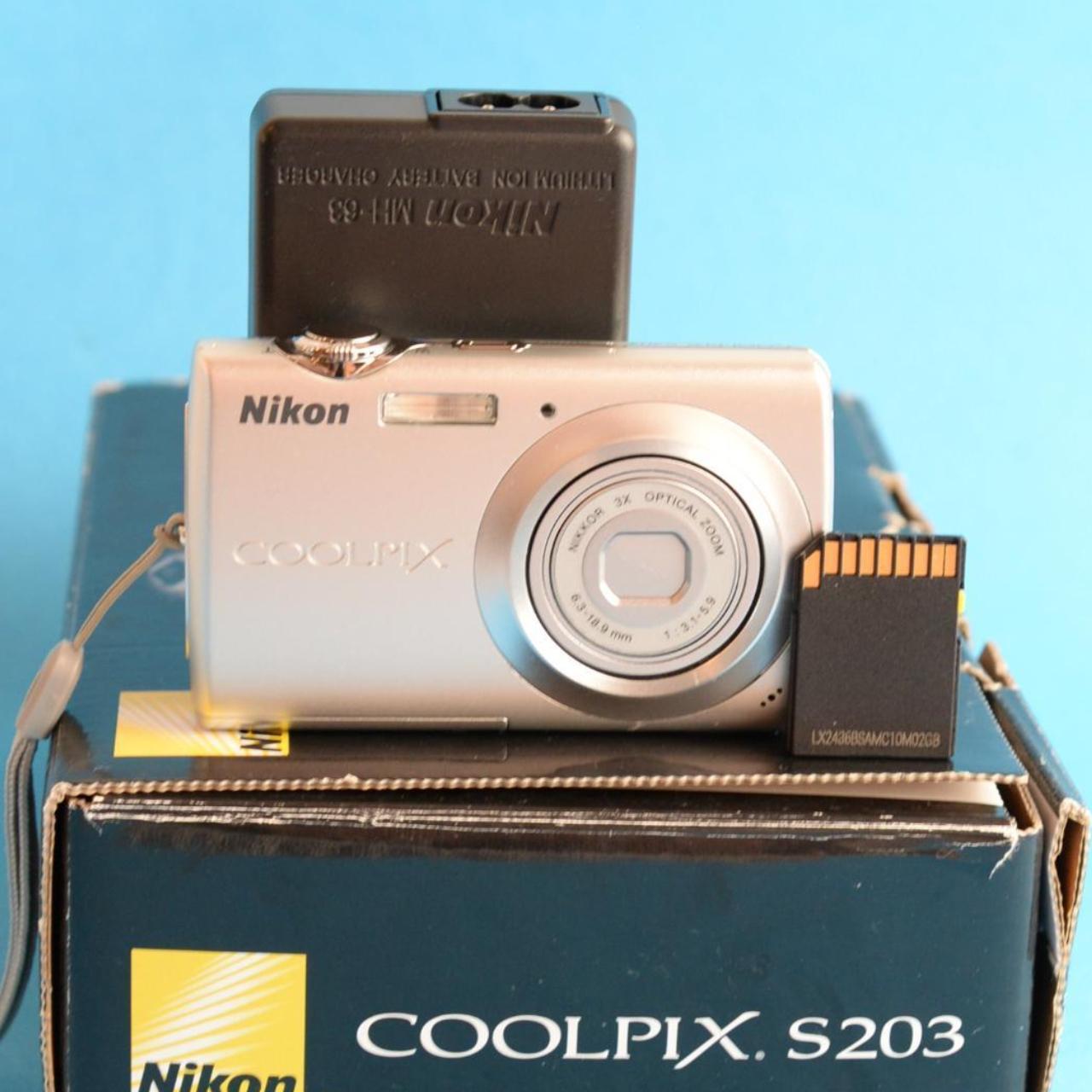 Nikon Coolpix S203 Digital Camera | 10MP | Tested & Working | Silver