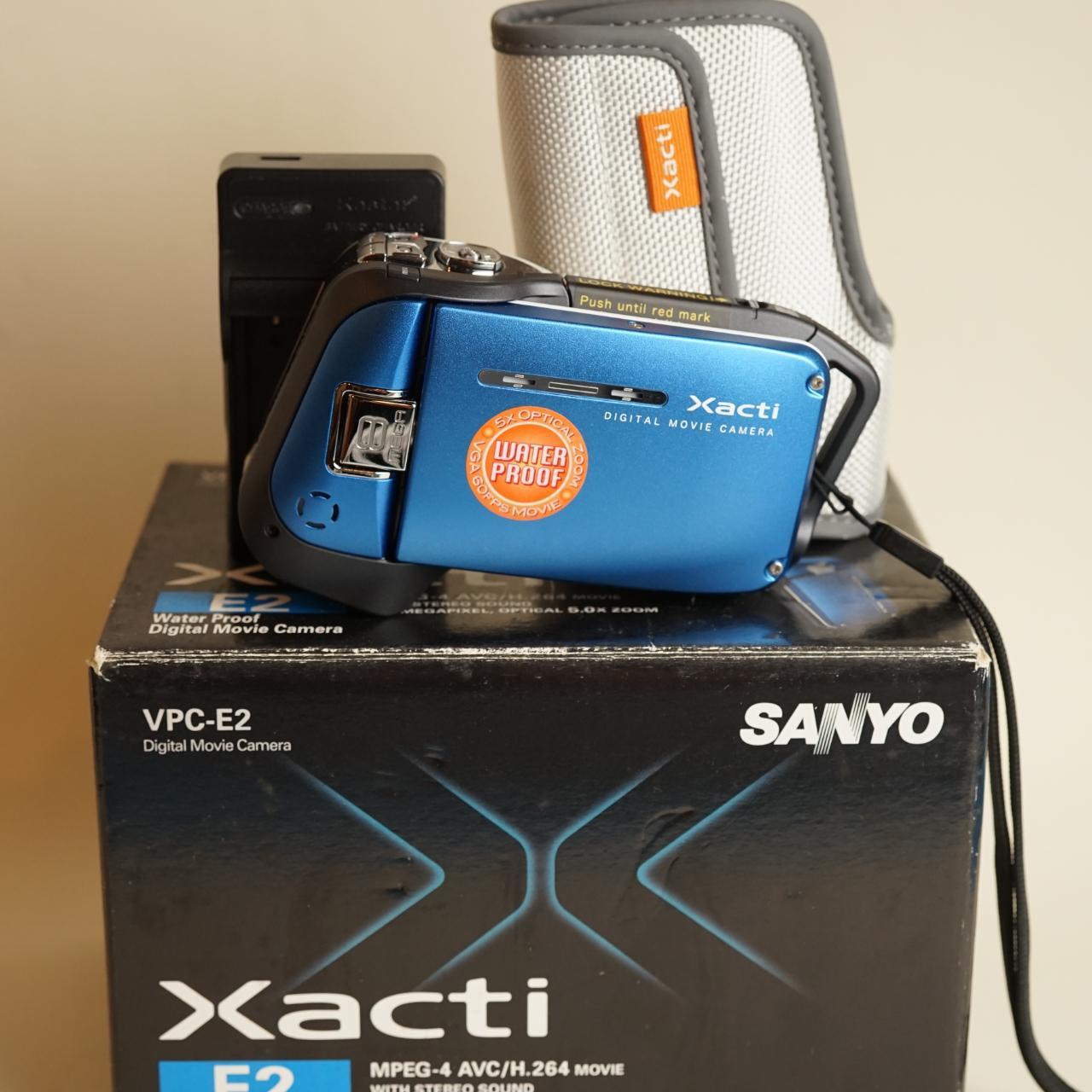 Sanyo VPC-E2 Digital Camcorder | Tested & Working | Blue & White