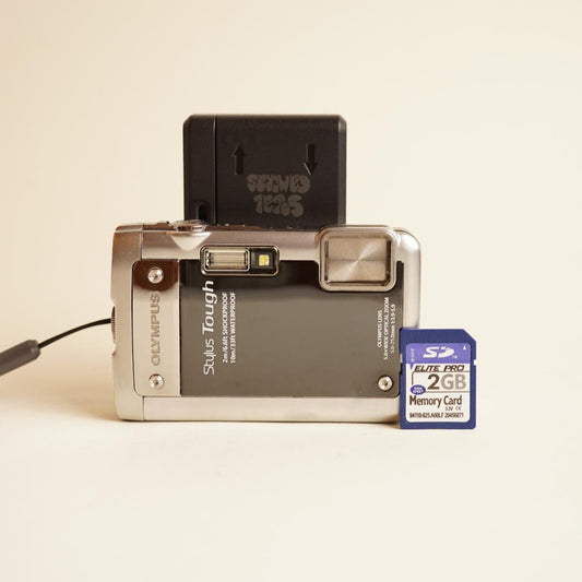 Olympus Stylus Tough-8010 Digital Camera | 14.0MP | Tested & Working | Silver