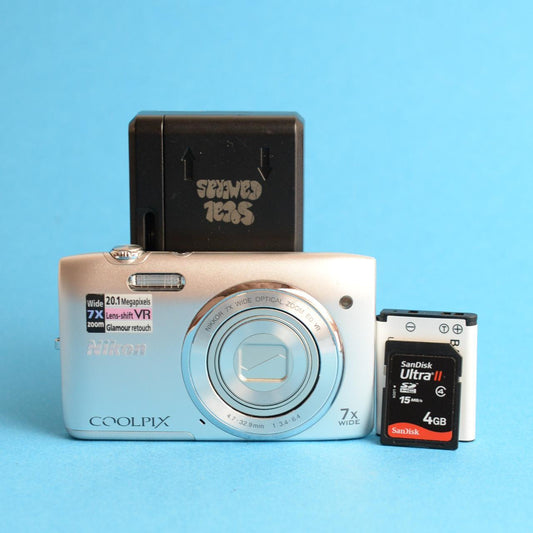 Nikon Coolpix S3500 Digital Camera | 20.1MP | Read Description | Silver