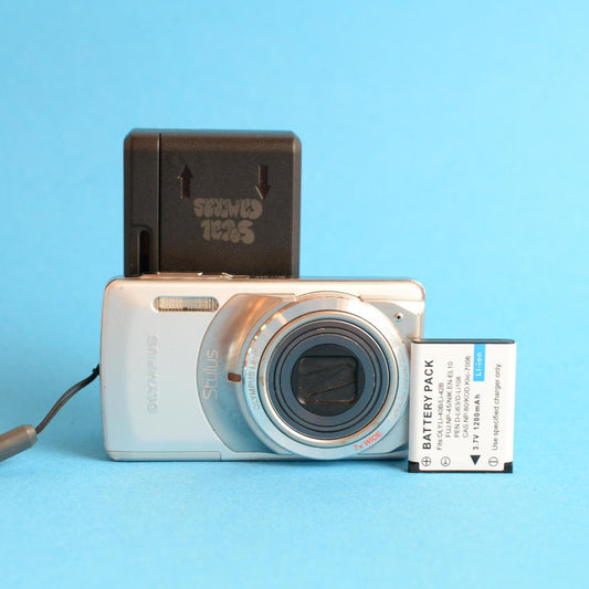 Olympus Stylus 7010 Digital Camera | 12MP | Read Description | Silver