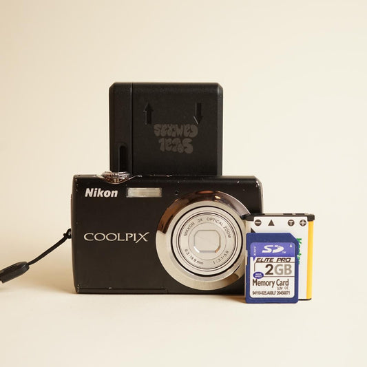 Nikon Coolpix S220 Digital Camera | 10MP | Tested & Working | Black