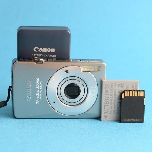 Canon PowerShot SD750 Digital Camera | 7MP | Tested & Working | Silver