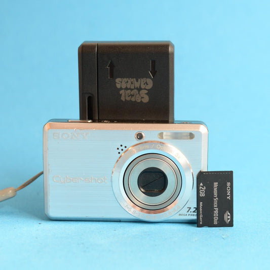 Sony CyberShot DSC-S750 Digital Camera | 7.2MP | Tested & Working | Silver