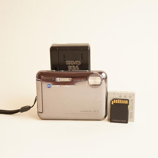 Konica Minolta DiMAGE X1 Digital Camera | 8MP | Tested & Working | Silver