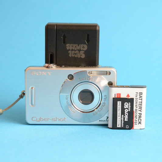 Sony Cyber-shot DSC-W70 Digital Camera | 7.2MP | Tested & Working | Silver