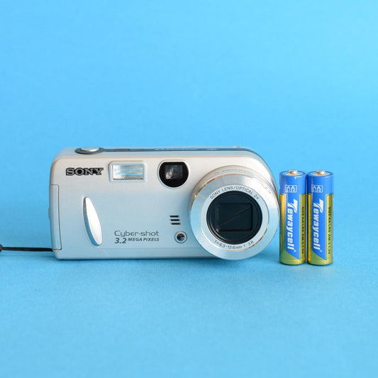 Sony CyberShot DSC-P52 Digital Camera | 3.2MP | Tested & Working | Silver