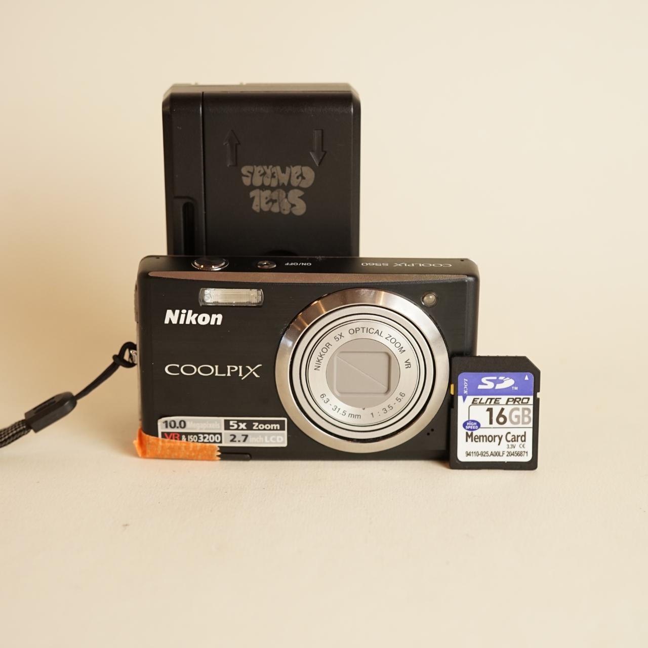 Nikon Coolpix S560 Digital Camera | 10.0MP | Read Description | Black