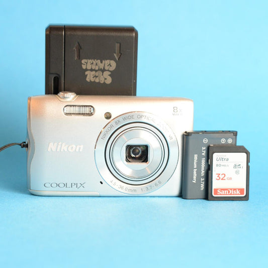 Nikon Coolpix A300 Digital Camera | 20MP | Tested & Working | Silver