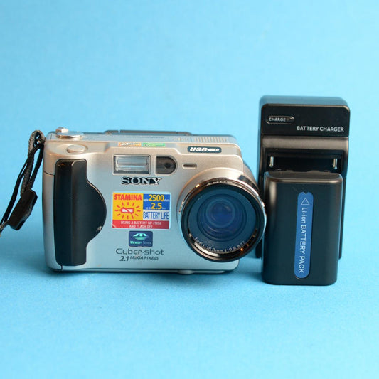 Sony Cyber-shot DSC-S50 Digital Camera | 2.1MP | Tested & Working | Silver