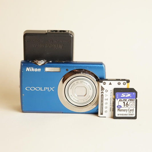 Nikon CoolPix S220 Digital Camera | 10MP | Tested & working | Blue