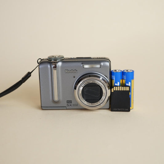 Kodak EasyShare Z1275 | 12.1MP Digital camera with SD Card | Silver