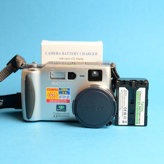 Sony Cyber-Shot DSC-S70 Digital Camera | 3.3MP | Tested & Working | Silver