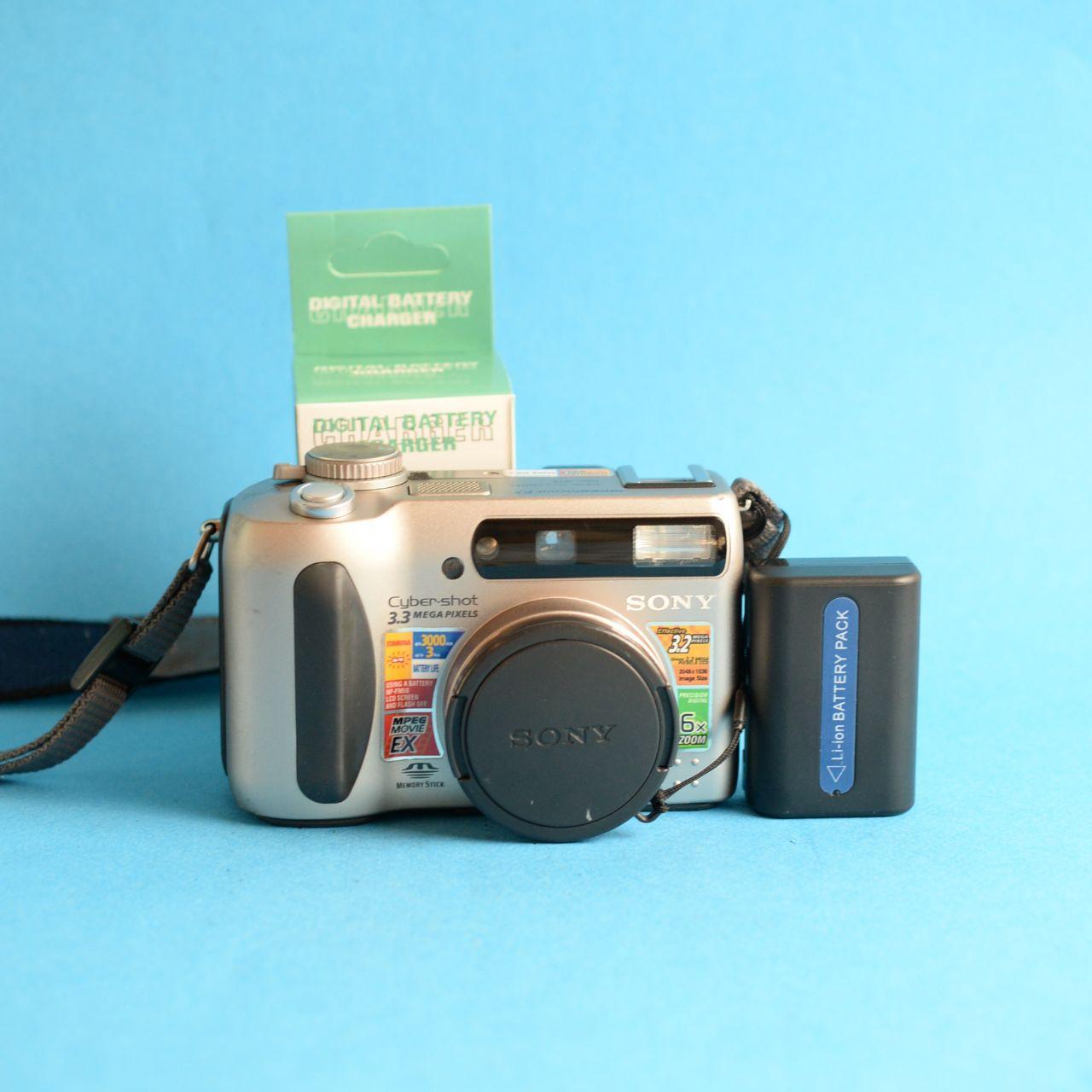 Sony Cyber-shot DSC-S75 Digital Camera | 3.3MP | Tested & Working | Silver