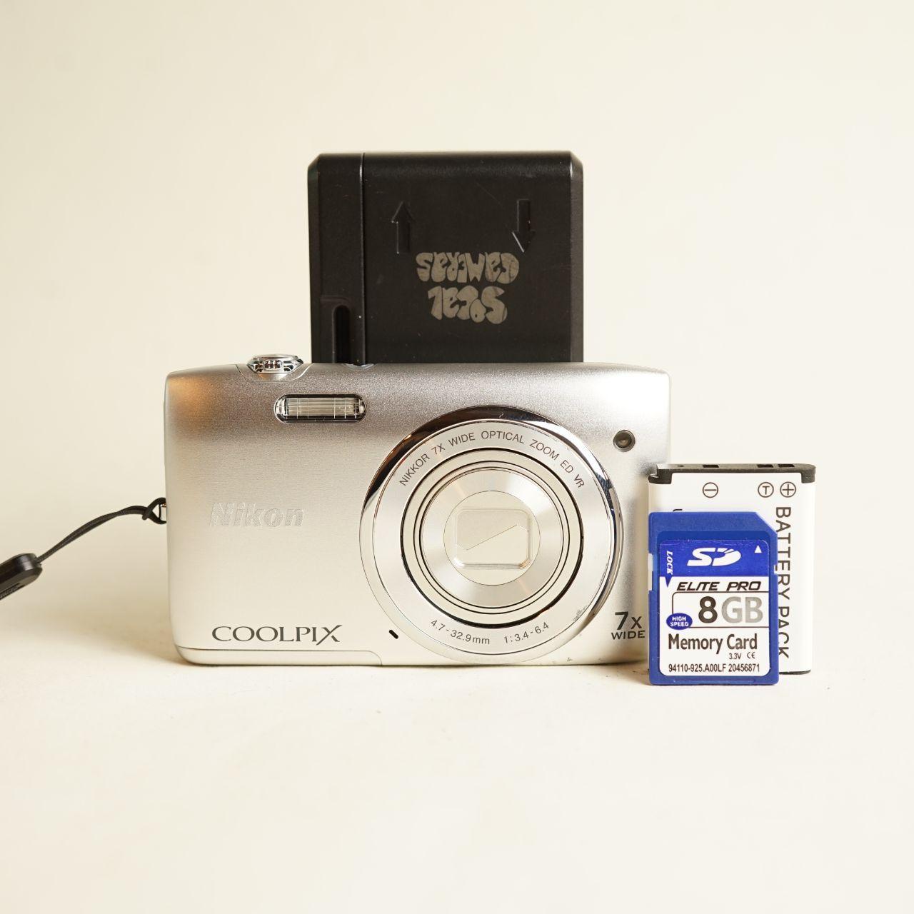 Nikon Coolpix S3500 Digital Camera | 20.1MP | Tested & Working | Silver