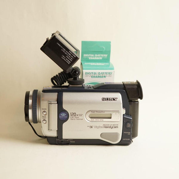 Sony Handycam DCR-TRV30 MiniDV Camcorder with Tapeless Setup