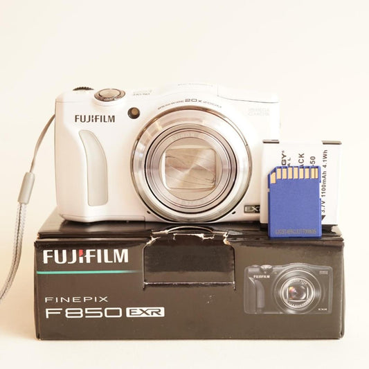 Fujifilm FinePix F850 EXR Digital Camera | 16MP | Tested & Working | White
