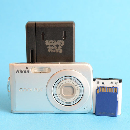 Nikon Coolpix S202 Digital Camera | 10MP | Read Description | Silver