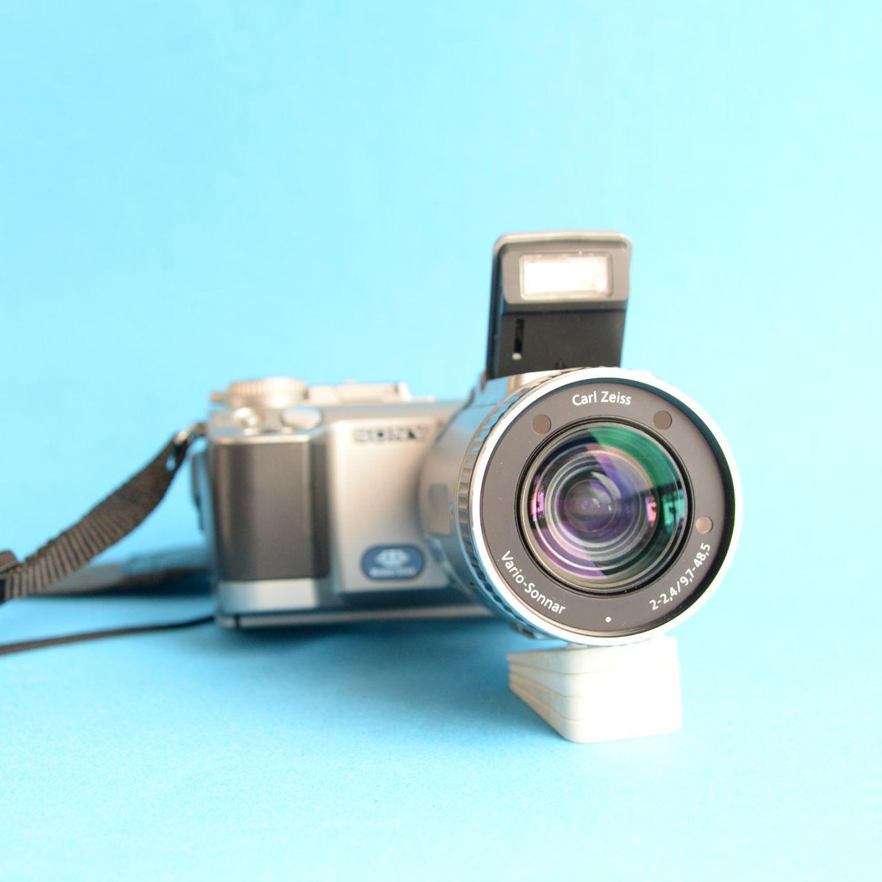 Sony Cyber-shot DSC-F707 Digital Camera | 5.0MP | Tested & Working | Silver