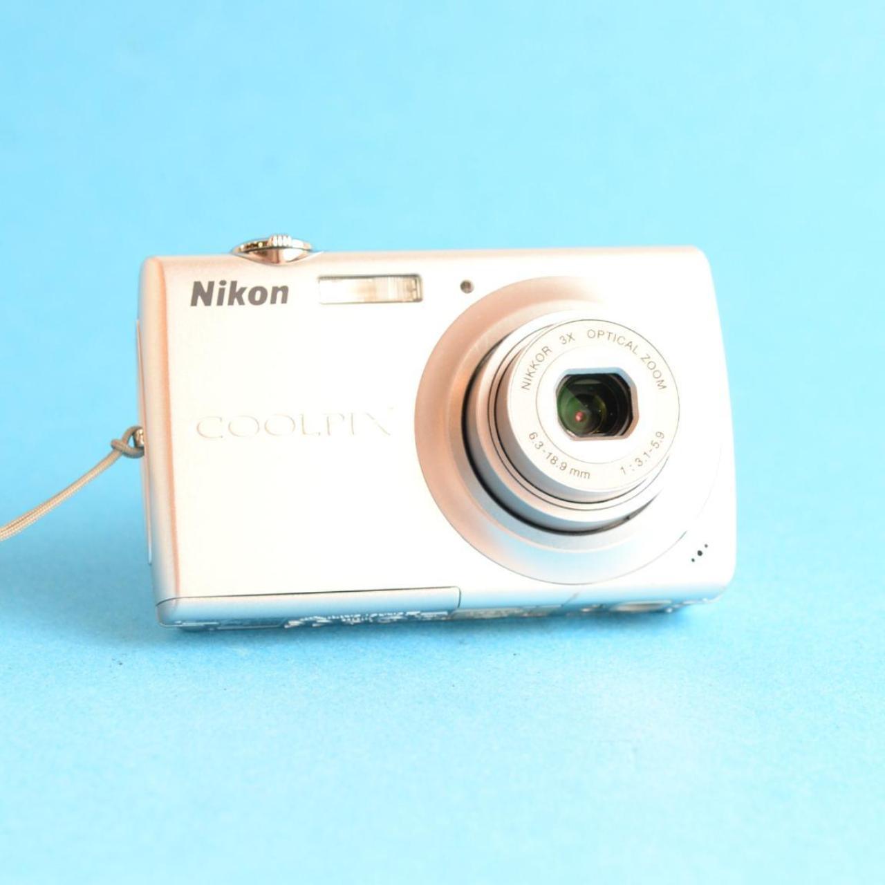Nikon Coolpix S203 Digital Camera | 10MP | Tested & Working | Silver