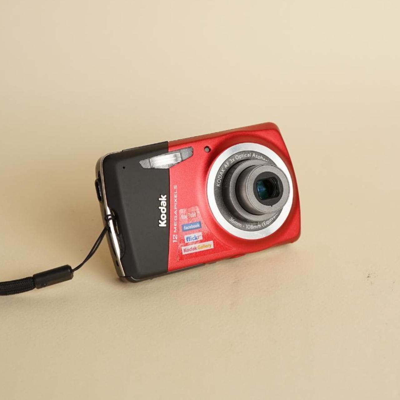 Kodak EasyShare M530 | 12MP Digital camera with SD Card | Red