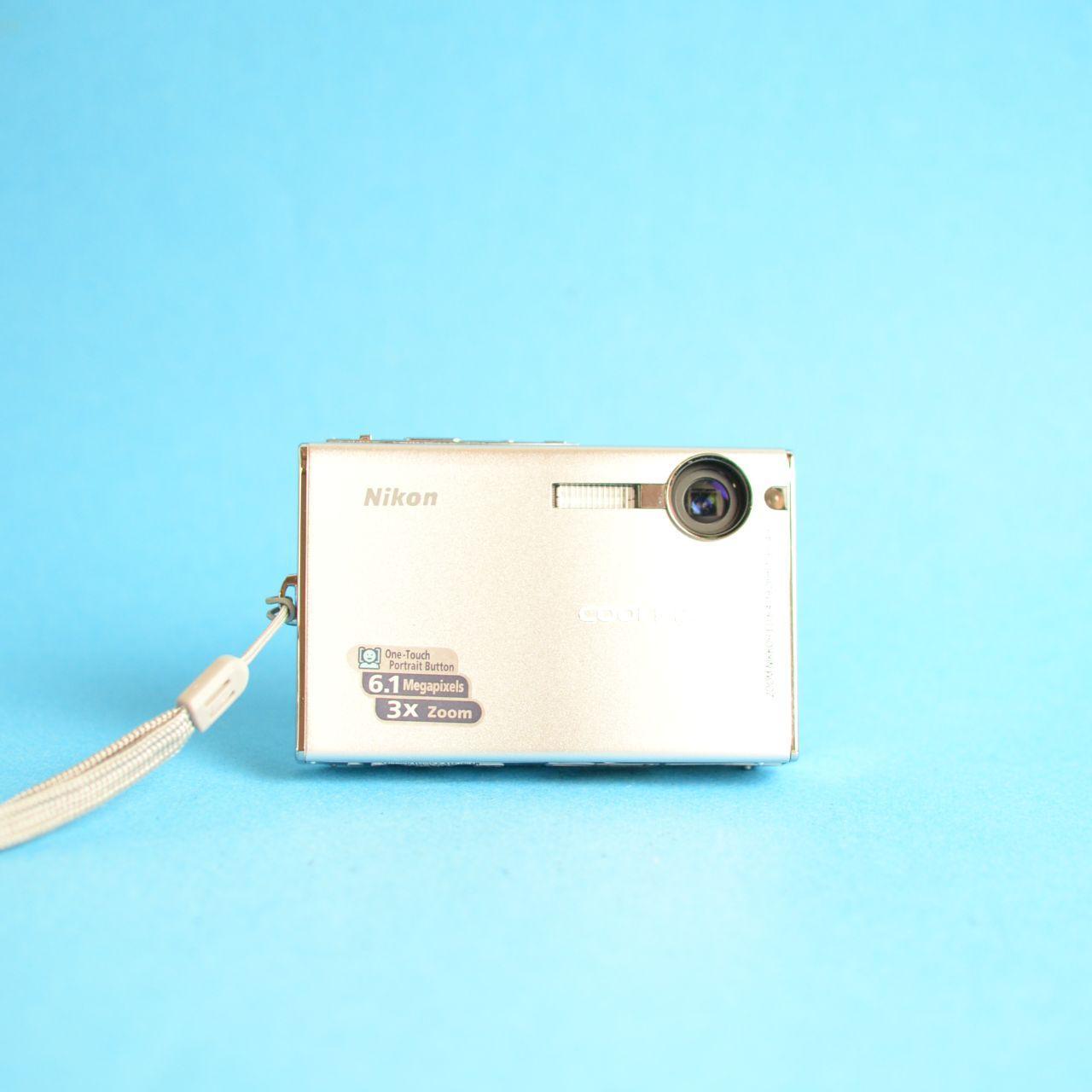 Nikon Coolpix S9 Digital Camera | 6MP | Tested & Working | Silver