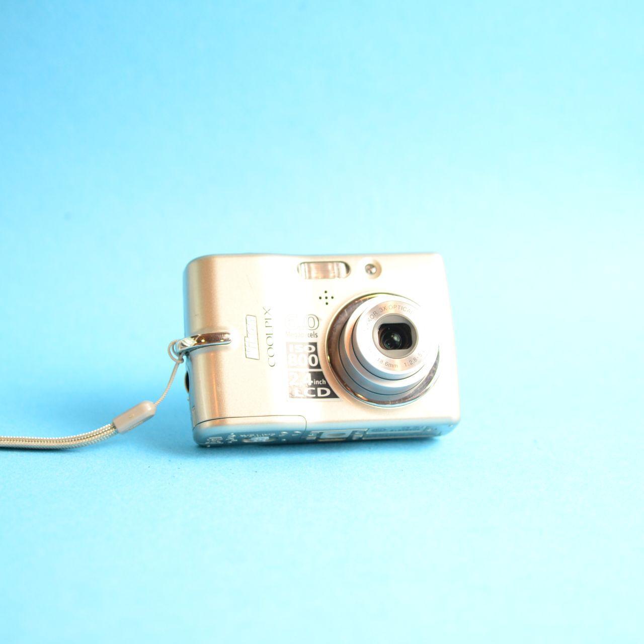 Nikon Coolpix L11 Digital Camera | 6.0MP | Tested & Working | Silver