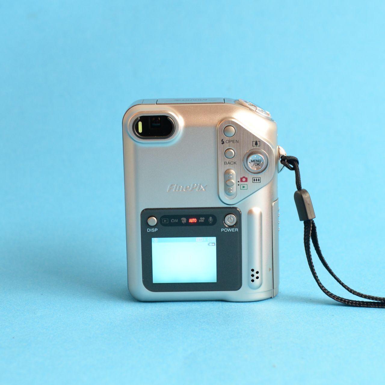 Fujifilm FinePix F601 Zoom Digital Camera | 3.1MP | Tested & Working | Silver