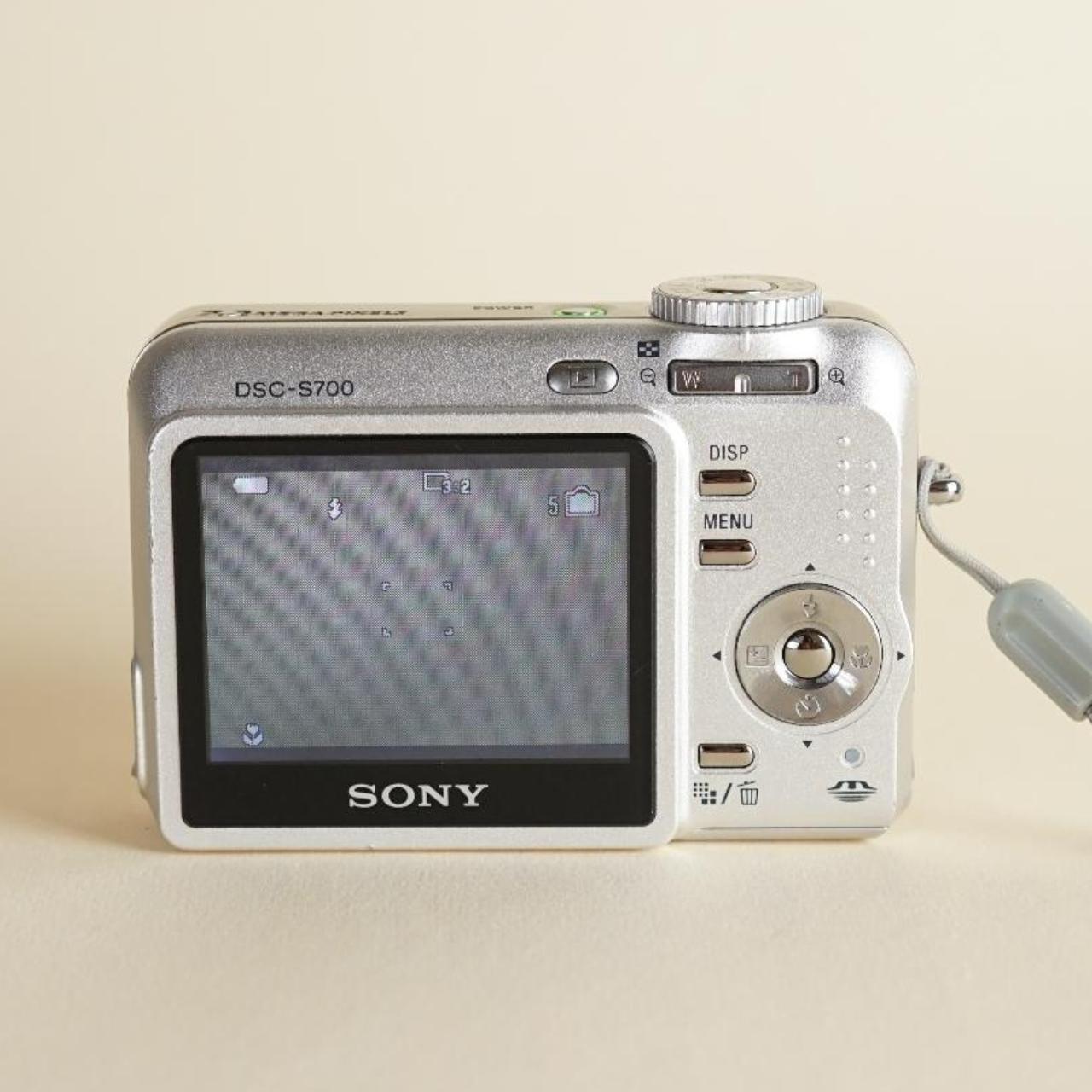 Sony CyberShot DSC-S700 | 7.2MP Digital camera | Tested & Working | Silver