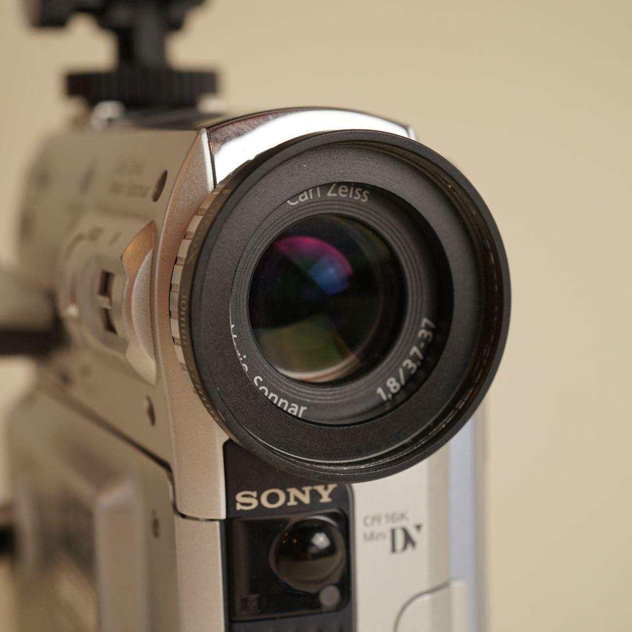 Sony Handycam DCR-PC105 MiniDV Camcorder with a Tapeless Setup