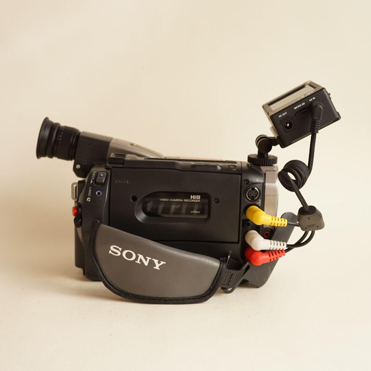 Sony Handycam CCD-TRV85 Camcorder with Tapeless Setup