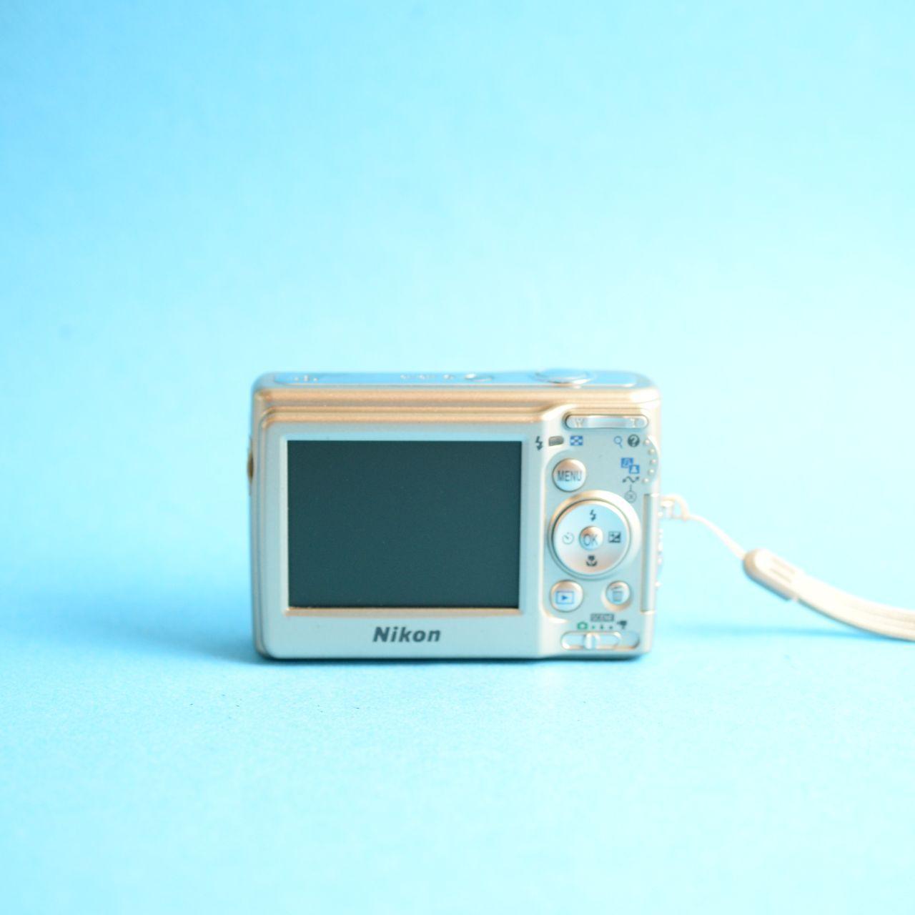 Nikon Coolpix L11 Digital Camera | 6.0MP | Tested & Working | Silver