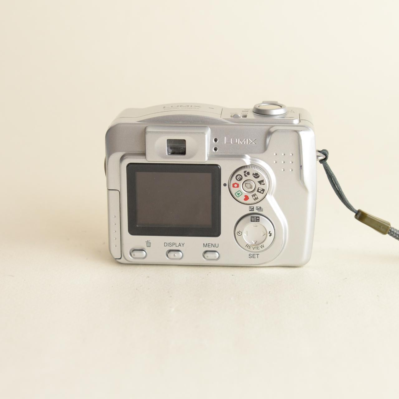 Panasonic Lumix DMC-LC50 | 3.2MP Digital camera | Silver