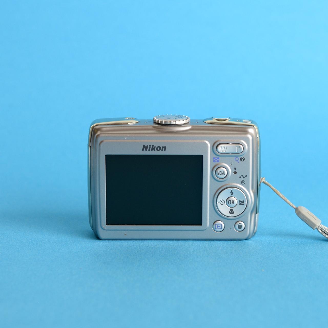 Nikon Coolpix P4 | 8.1MP Digital Camera | Tested & Working | Silver