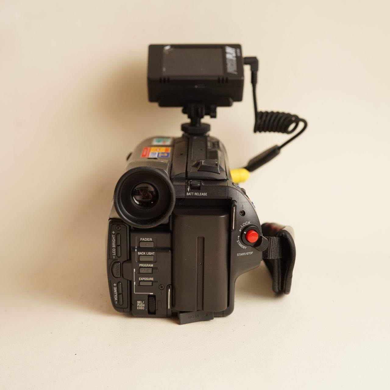 Sony Handycam CCD-TRV85 Camcorder with Tapeless Setup