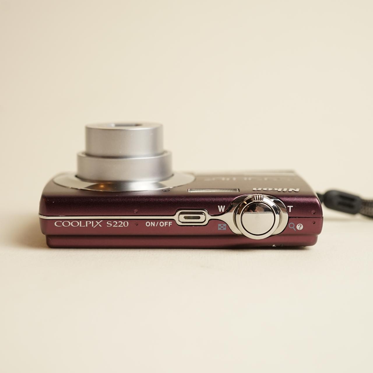 Nikon Coolpix S220 Digital Camera | 10MP | Tested & Working | Maroon
