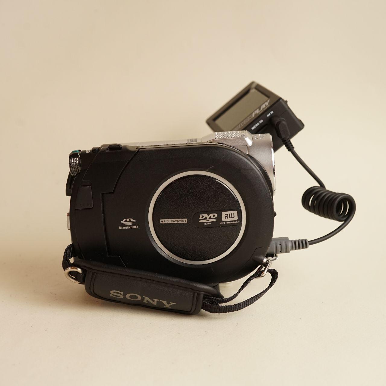Sony Handycam DCR-DVD610 Camcorder with Tapeless Setup