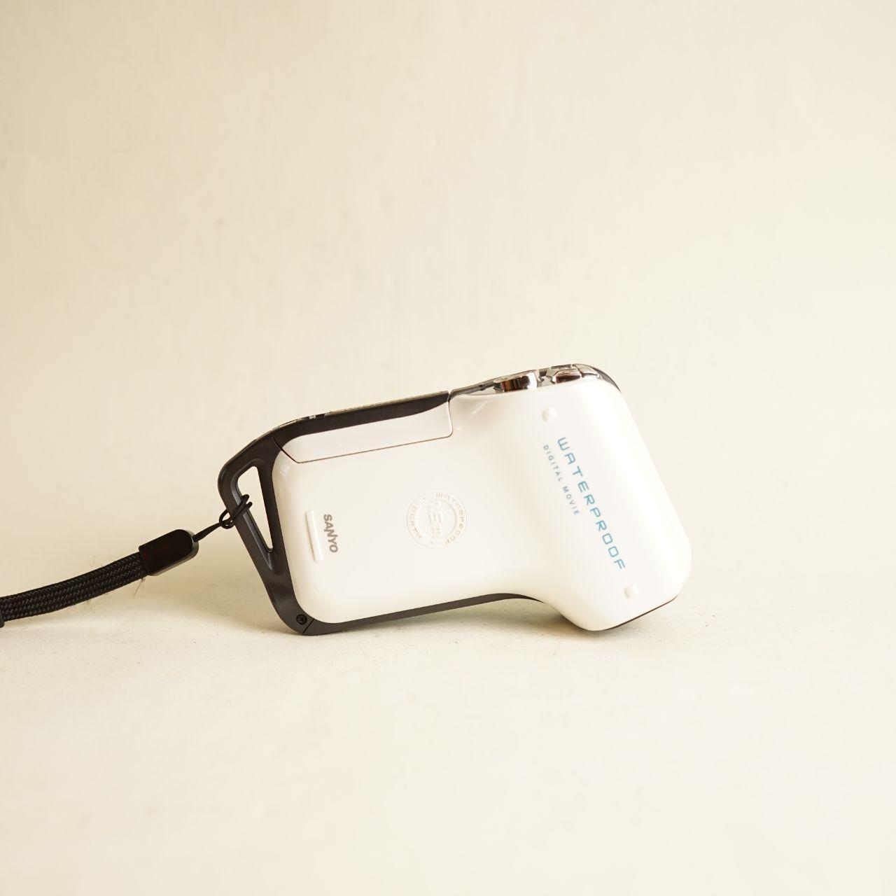 Sanyo Xacti VPC-E1 Digital Camcorder | Read Description | White & Blue