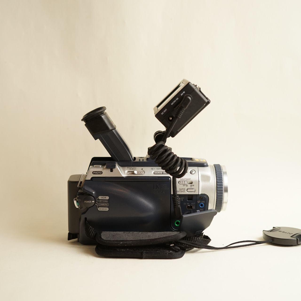 Sony Handycam DCR-TRV30 MiniDV Camcorder with Tapeless Setup