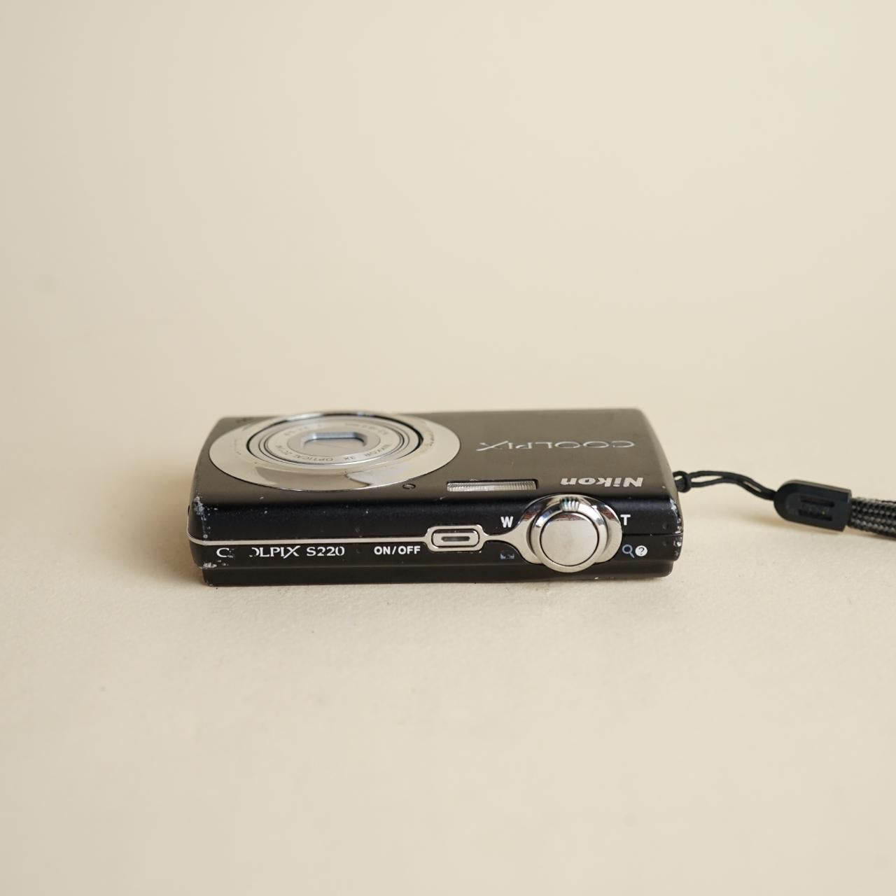 Nikon Coolpix S220 | 10MP Digital Camera | Test & Working | Black